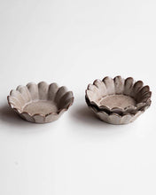 Load image into Gallery viewer, Flower Ceramic Pinch Bowls
